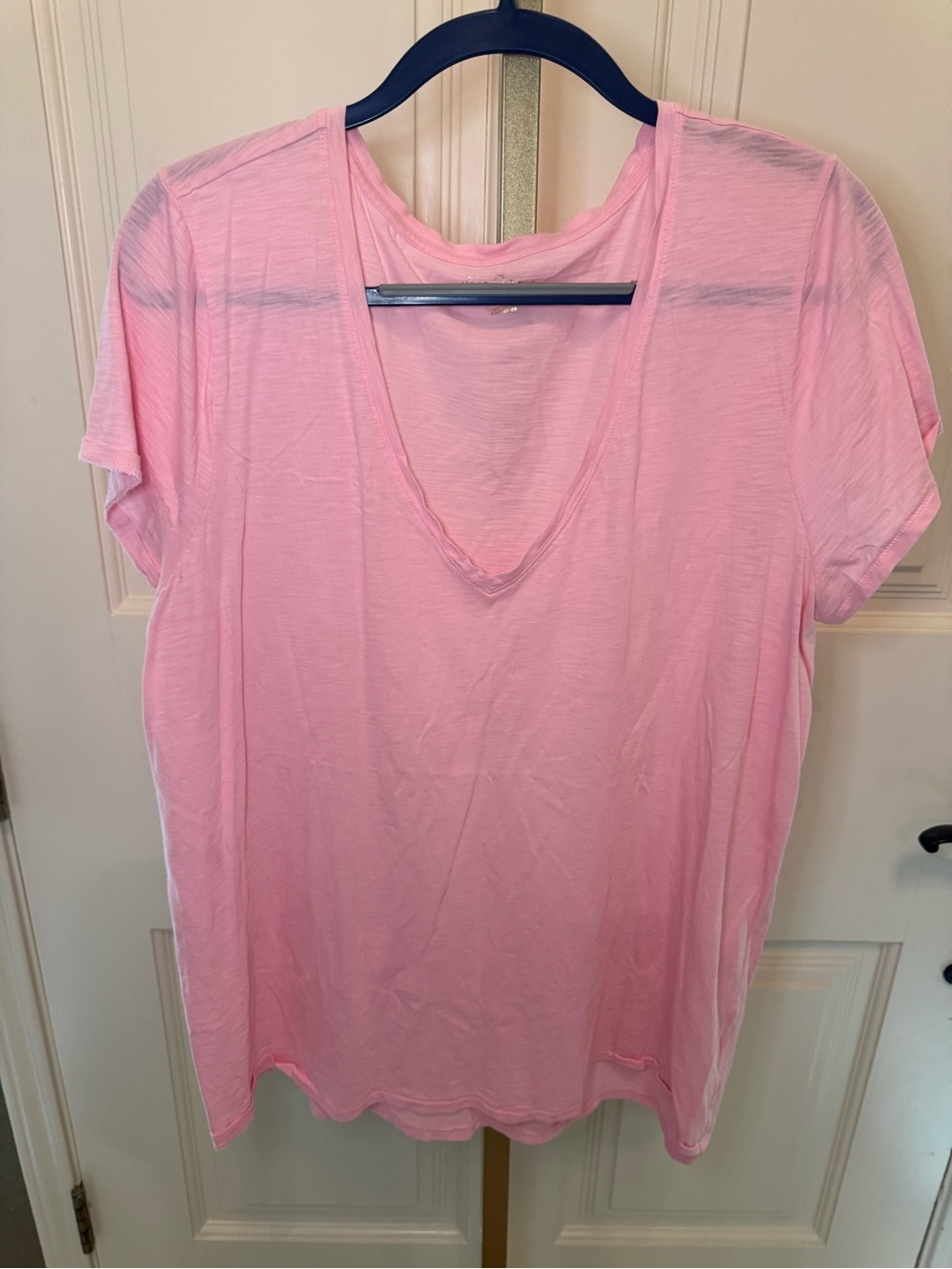 Lilly Pulitzer Light Pink V-Neck Short Sleeve Tee